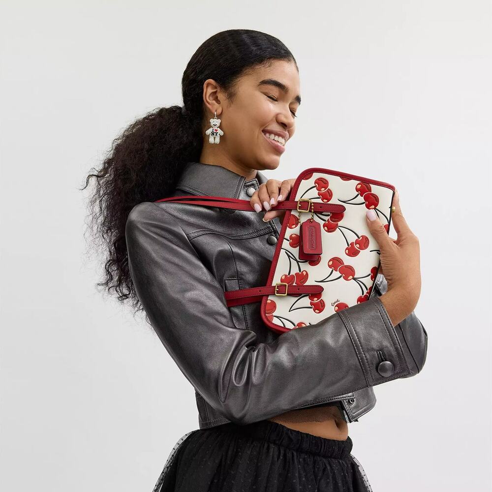 ❤️ Coach Swing Zip Bag With Cherry Print - Picture 2 of 9